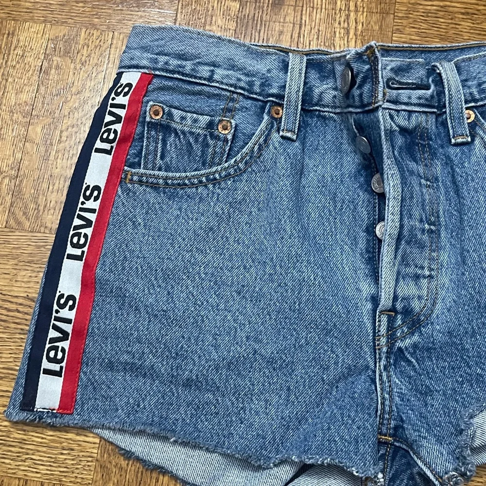 Levi’s - Picture 5 of 7